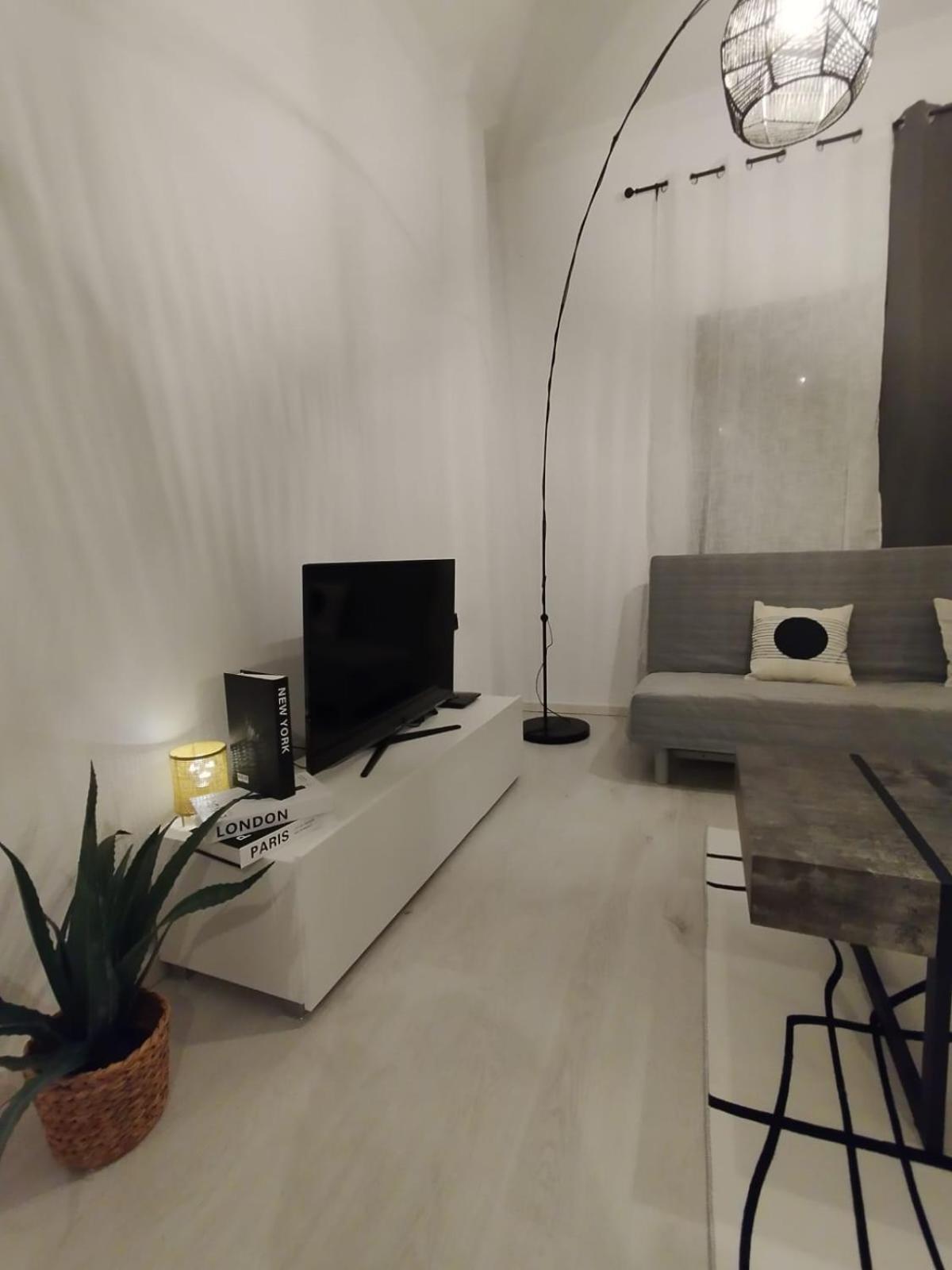 Black N' White Cozy Housegarden Alexandroupoli Exterior foto