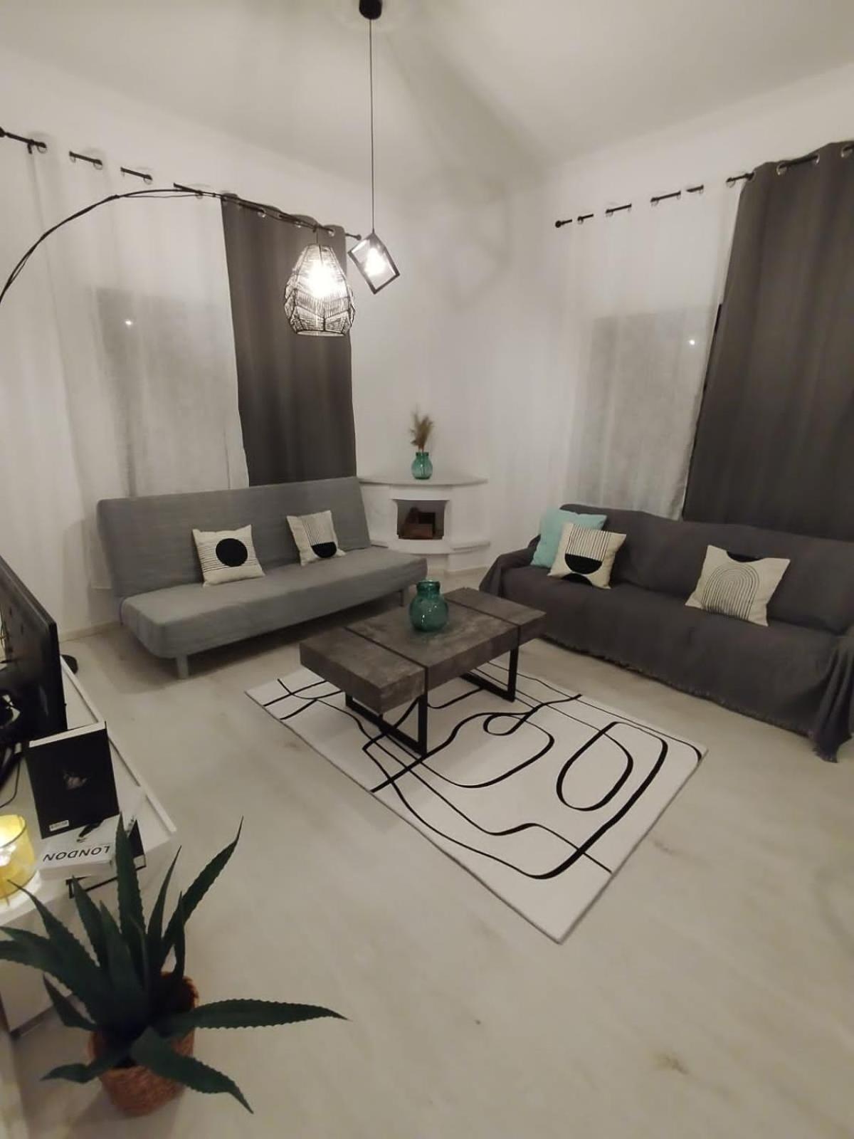 Black N' White Cozy Housegarden Alexandroupoli Exterior foto